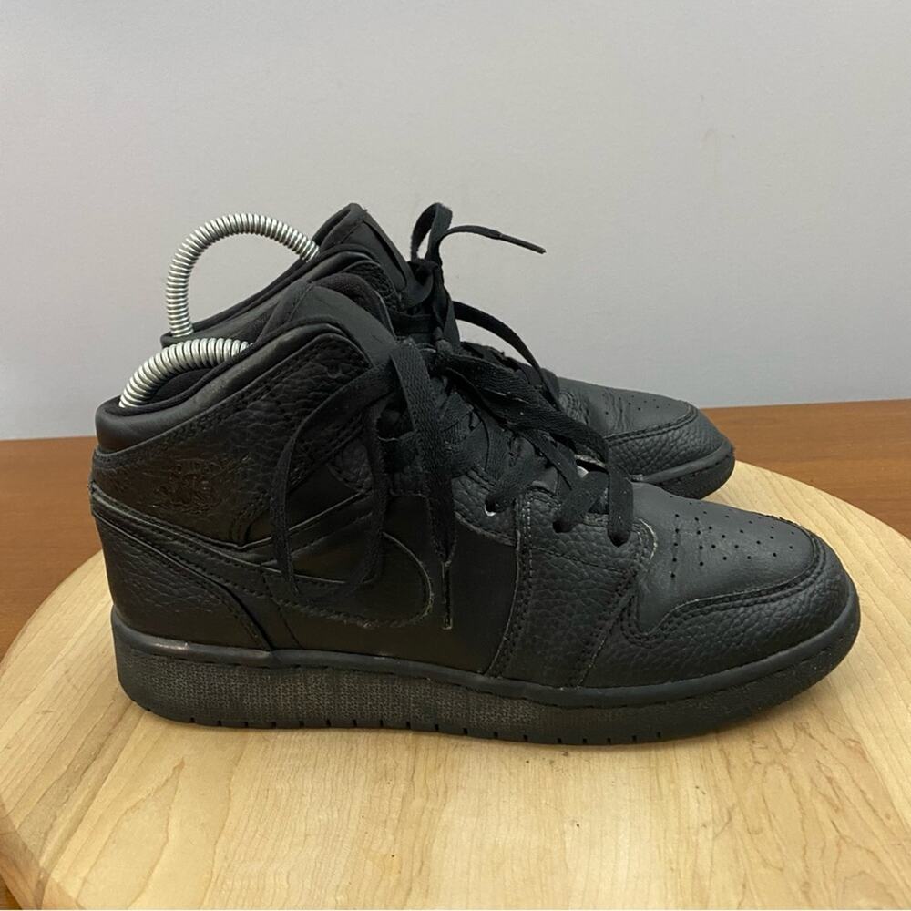 Nike Boys Jordan 1 Mid 554725-091 Triple Black Shoe Sneaker Sz 5 Youth Women 6.5